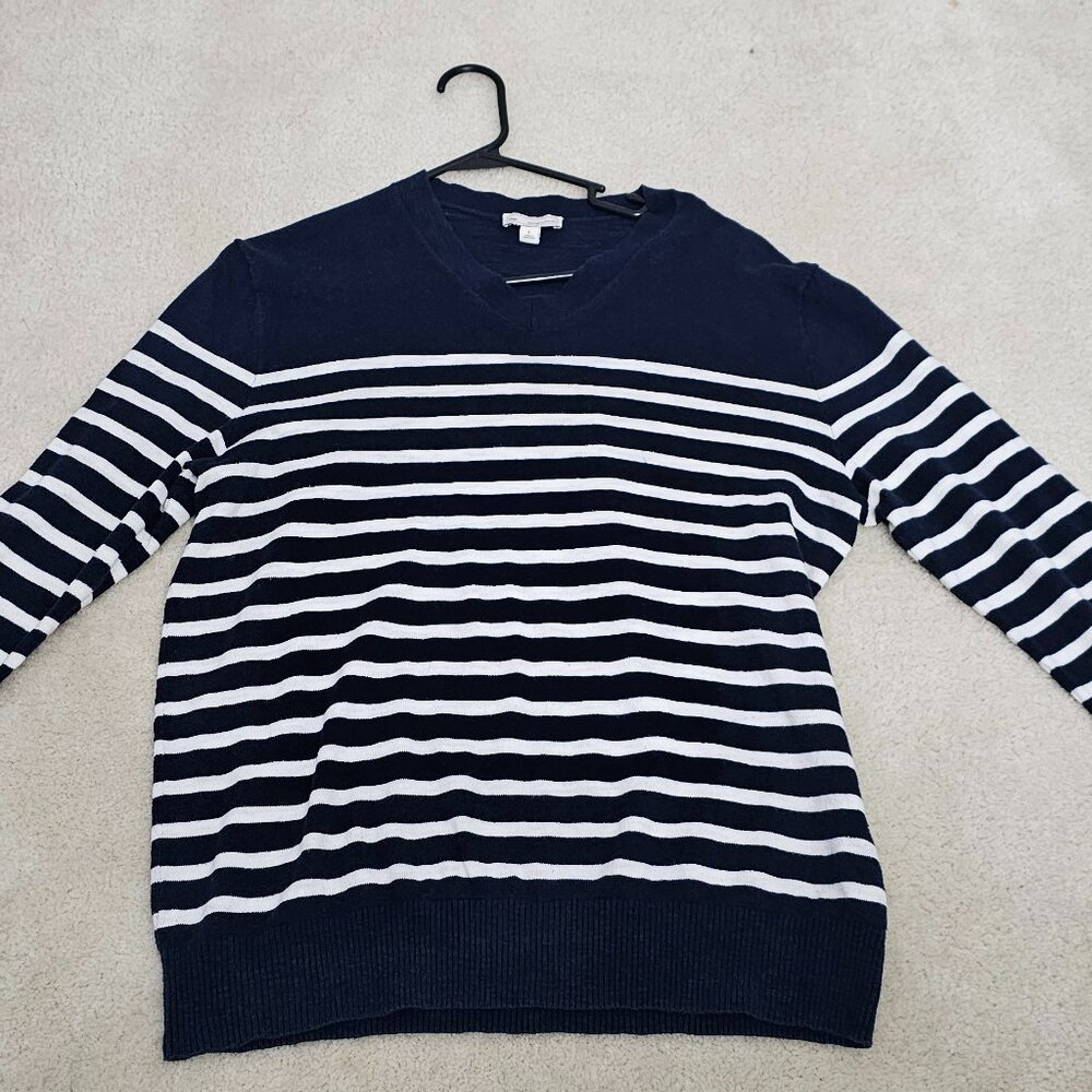 Men's Gap sweater medium size